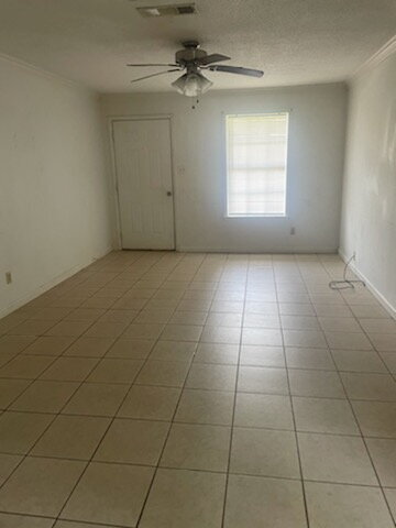 Foto del edificio - 2 Bed, 1 bath Apartment