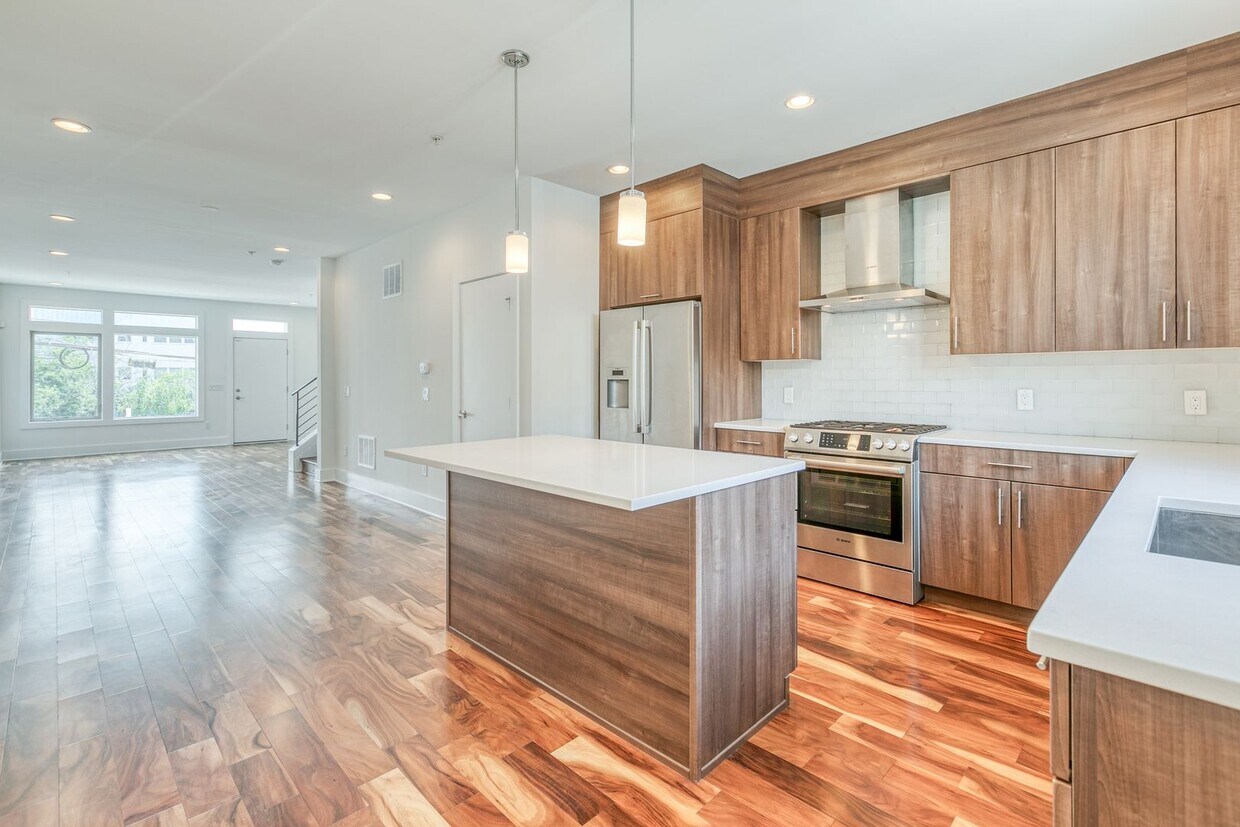 Queen Village Townhome with Parking - Queen Village Townhome with Parking