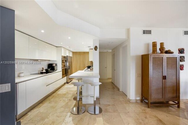 Foto del edificio - 701 Brickell Key Blvd
