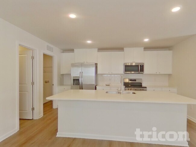 Building Photo - 2503 Trollinger Dr