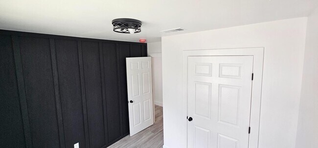 Foto del edificio - 1513 N Springfield St