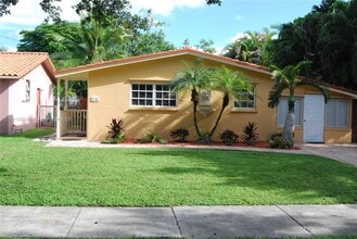 Building Photo - 270 S Melrose Dr