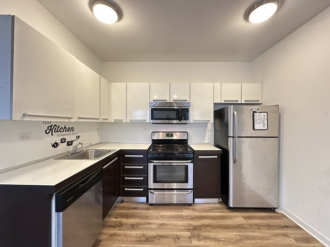 Foto del edificio - 1544 W Glenlake Ave