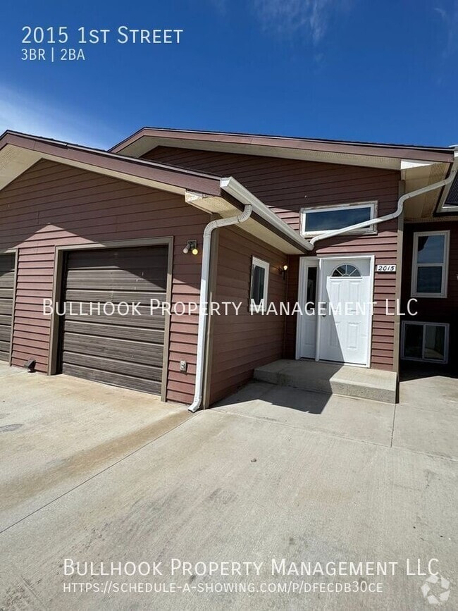 Building Photo - 2015 1st St