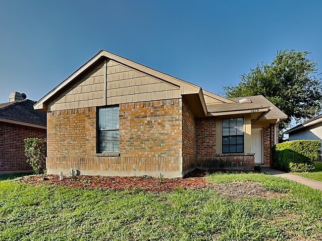 Building Photo - 1619 Hancock Dr