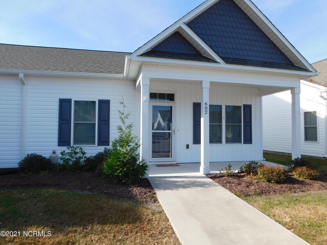 602 Pirate Landing Dr, Beaufort, NC 28516 Condo for Rent in Beaufort