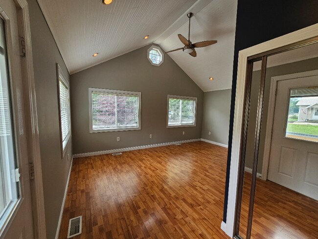 Foto del edificio - 10701 Portage Rd