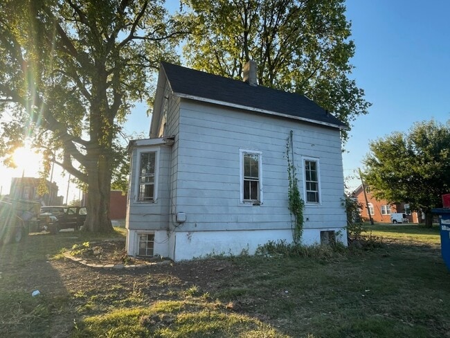 Building Photo - 7 E Owen St