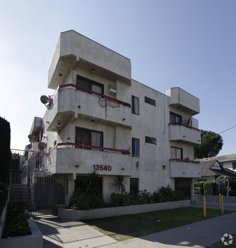 13540 Victory Blvd, Van Nuys, CA 91401 Apartments in Van Nuys, CA