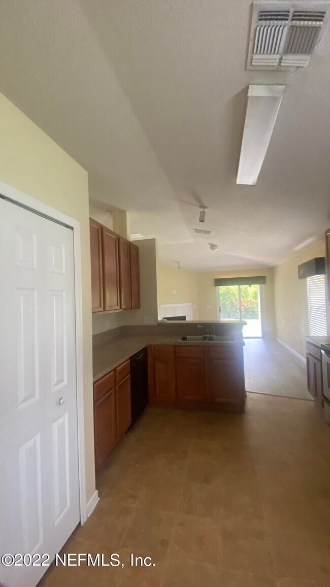 Building Photo - 408 S Aberdeenshire Dr