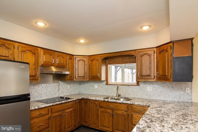 Building Photo - 308 Avalon Ln