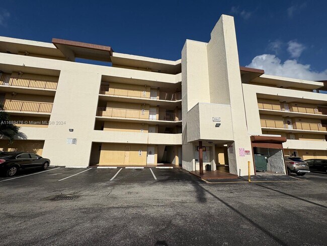 Foto del edificio - 8860 Fontainebleau Blvd