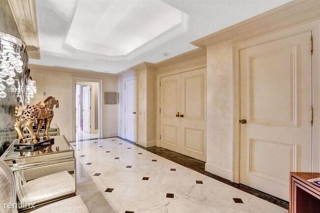 Foto del edificio - 3000 E Island Blvd