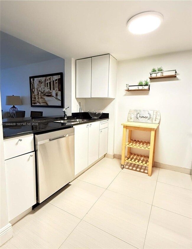 Foto del edificio - 6801 Harding Ave