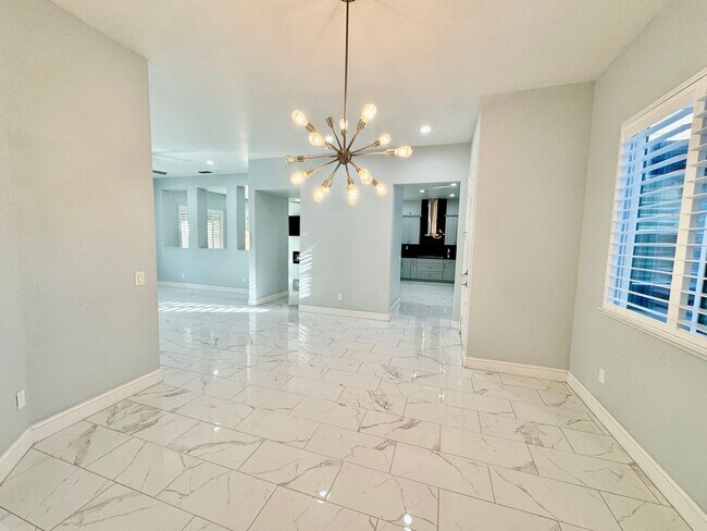 Foto del edificio - Beautifully Renovated 4-Bedroom Home for R...