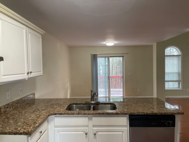 Building Photo - 144 Stoneforest Dr