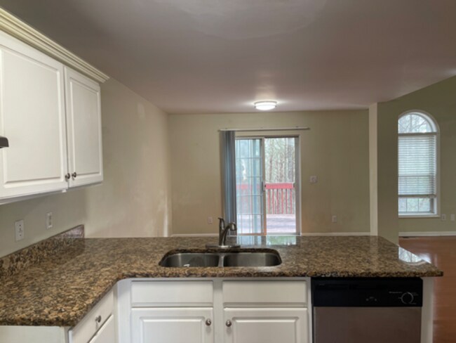 Foto del edificio - 144 Stoneforest Dr
