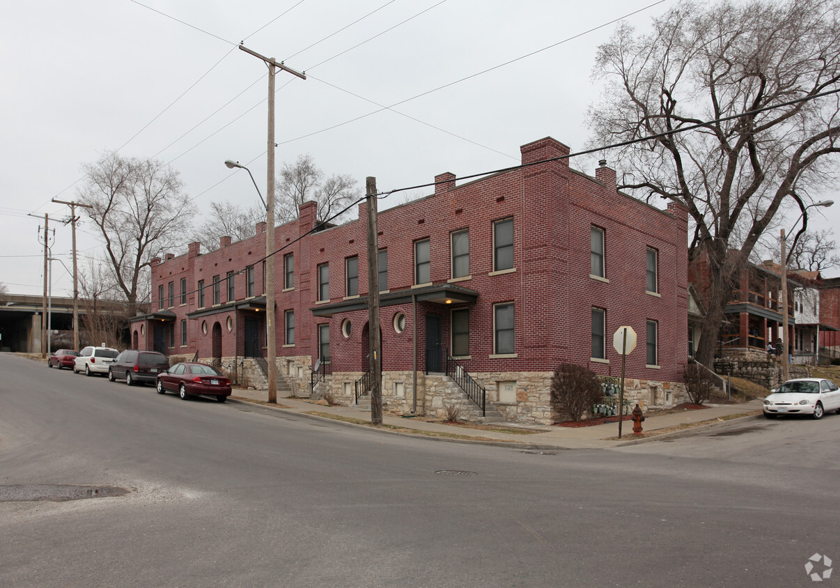 Primary Photo - Westside Apartments