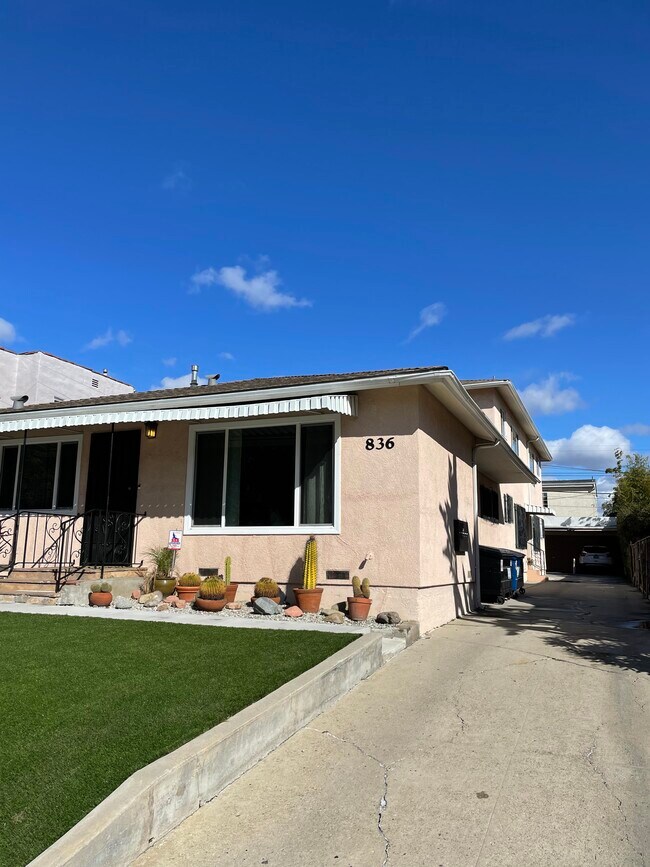 ¡Ubicación! ¡Ubicación! ¡Ubicación! - 836 N Fuller Ave