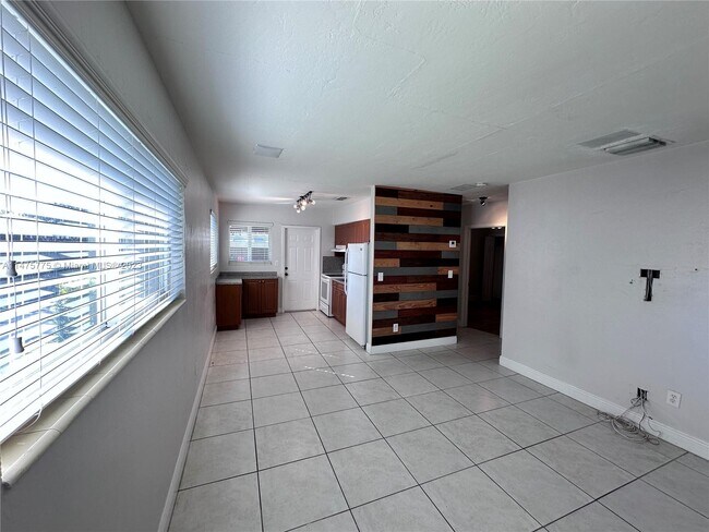 Building Photo - 1525 SW 70th Ave