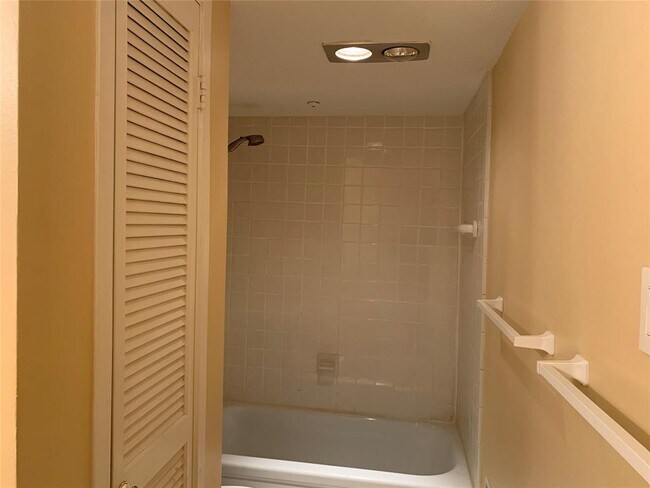 Foto del edificio - 2230 S Piney Point Rd
