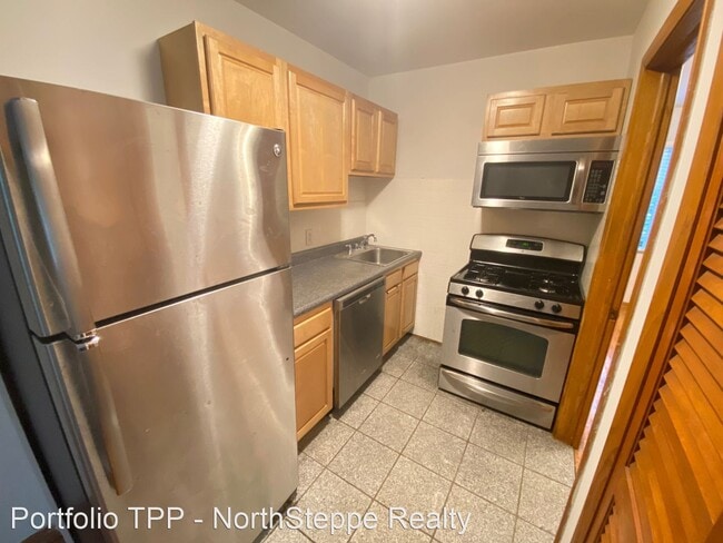 Building Photo - 1 br, 1 bath Apartment - 1320 Highland St ...