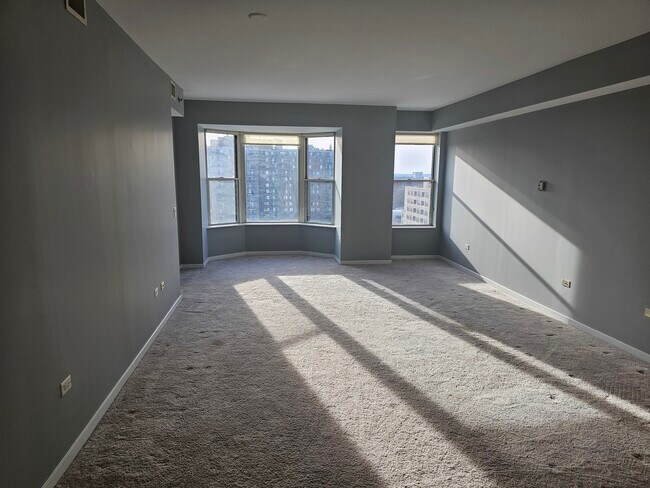 Foto del edificio - 77 S Evergreen Ave