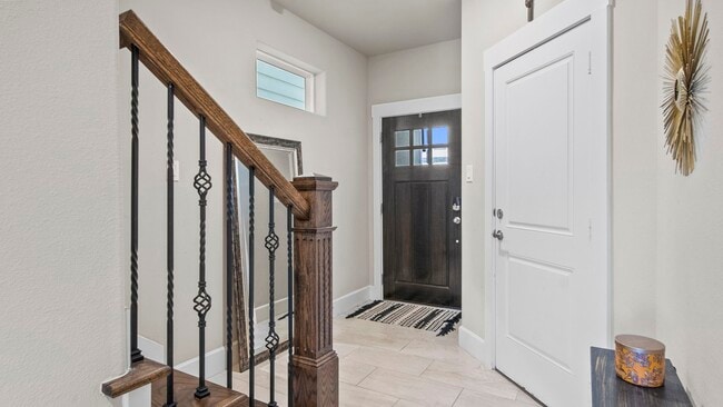 Building Photo - 833 Wakefield Dr