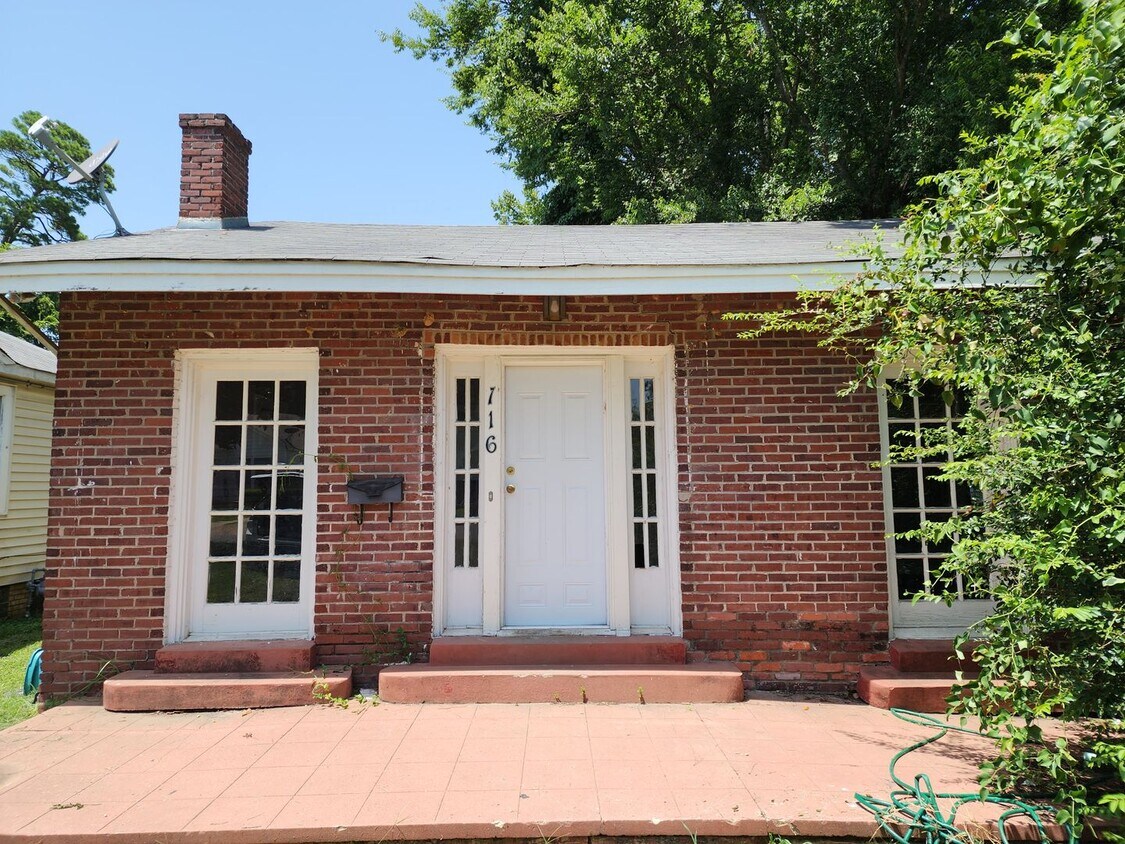 Primary Photo - 716 Merrick St