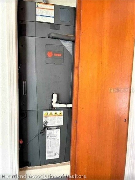 Foto del edificio - 10 McCarthy Ave