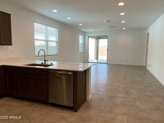 Foto del edificio - 2562 W Huntington Dr