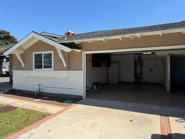 Building Photo - 2528 Bowdoin Pl