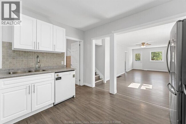 Photo du bâtiment - 649 Bridge Ave