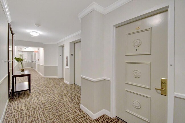 Foto del edificio - 300 Three Islands Boulevard