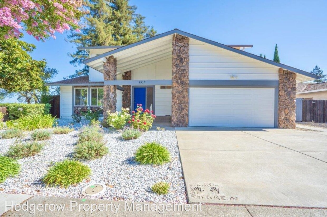 3 br, 2.5 bath House 1512 Mosswood Drive, House Rental in Napa, CA