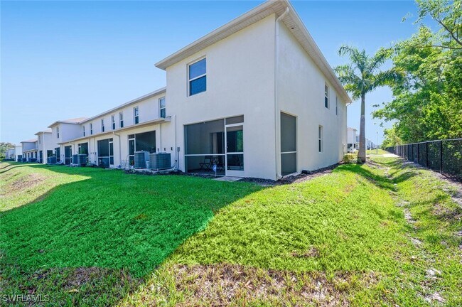 Foto del edificio - 15201 Wildflower Cir
