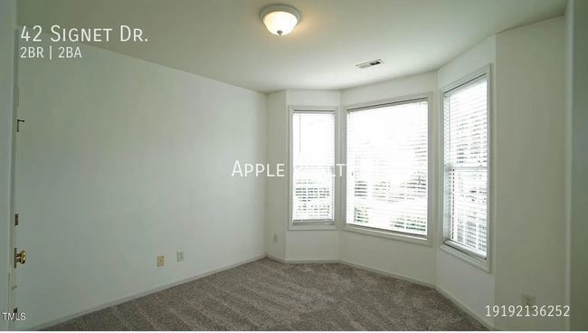 Building Photo - 42 Signet Dr