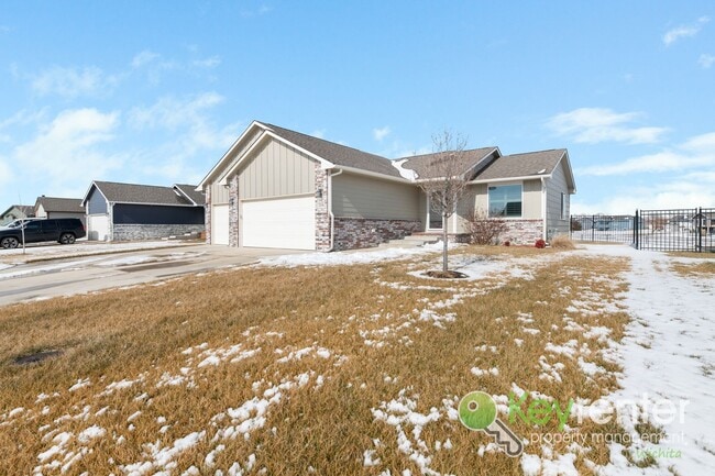 Building Photo - Newly Built 3 Bedroom Beauty: Lawn care and trash included!