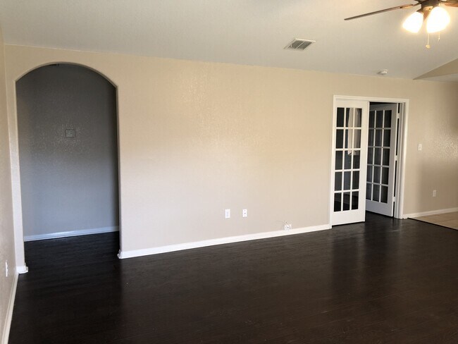 Building Photo - "Hard to Find" Roomy 1-story in Luckey Ran...