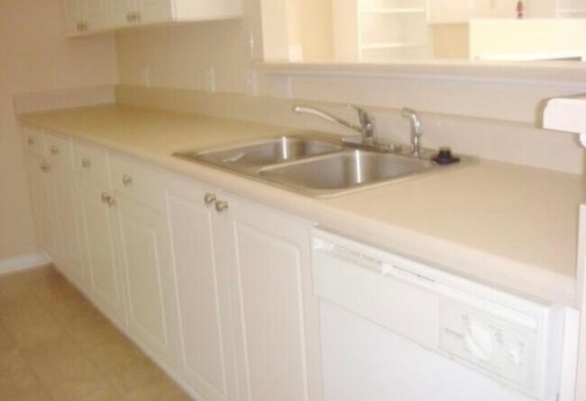 Building Photo - Great condo