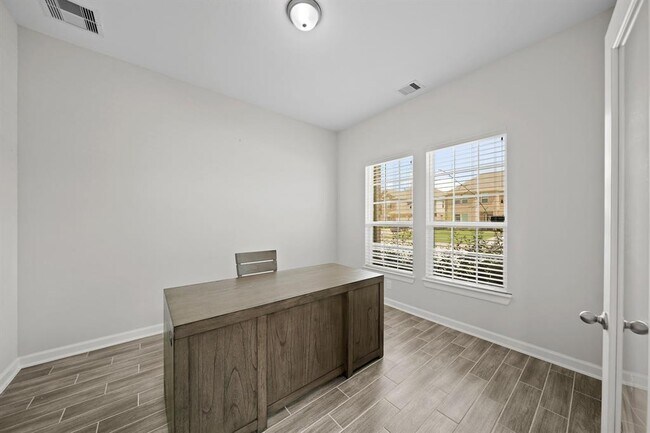 Foto del edificio - 6507 Cones Ln
