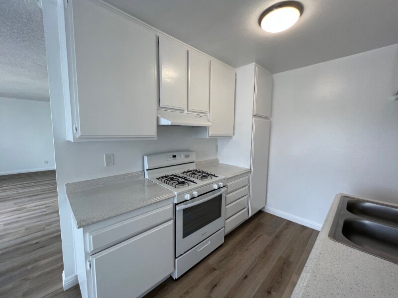 1549 Placentia Ave Unit 127, Newport Beach, CA 92663 Apartment for