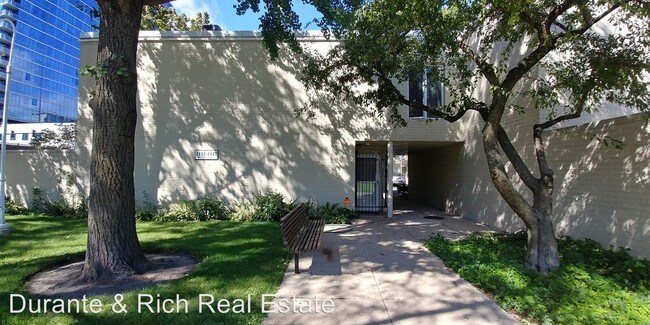 Building Photo - 1145 S Park Terrace