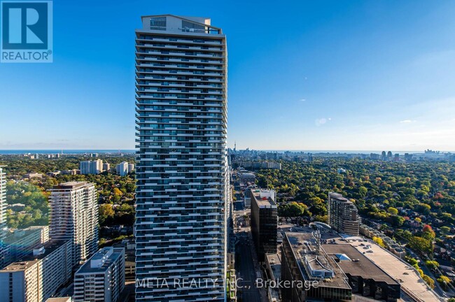 Photo du bâtiment - 3702-3708 EGLINTON Ave