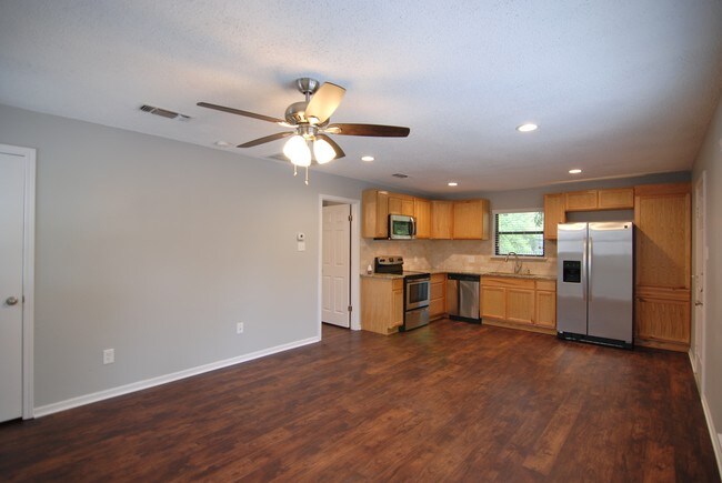 UNIDAD F - UNA HABITACIÓN - 344 McCartney Blvd