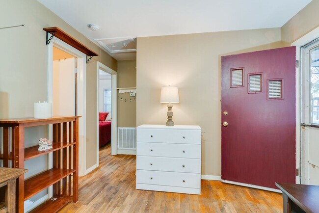 Foto del edificio - Cozy 2 Bed/1 Bath House, Park Like Setting, Pet Friendly, Fenced Yard