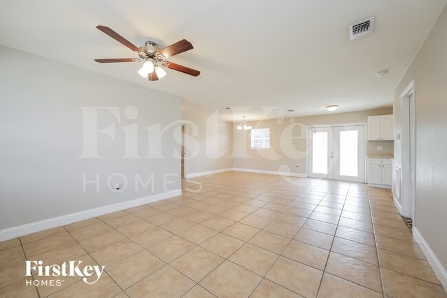 Foto del edificio - 2326 Barcelona Ave