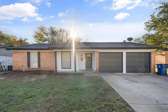 Building Photo - 909 Vaughn Dr