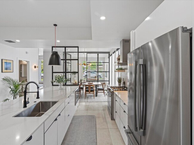 Foto del edificio - Luxury 4-Bed, 3.5-Bath Denver Home with Ro...