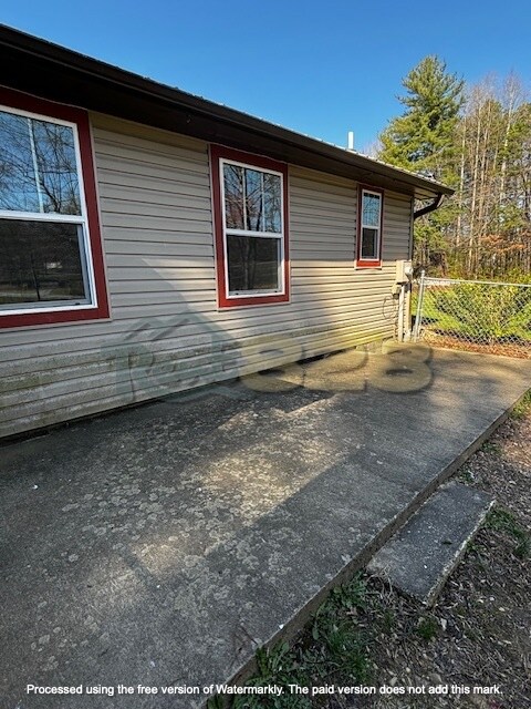 Foto del edificio - 726 Brookside Camp Rd